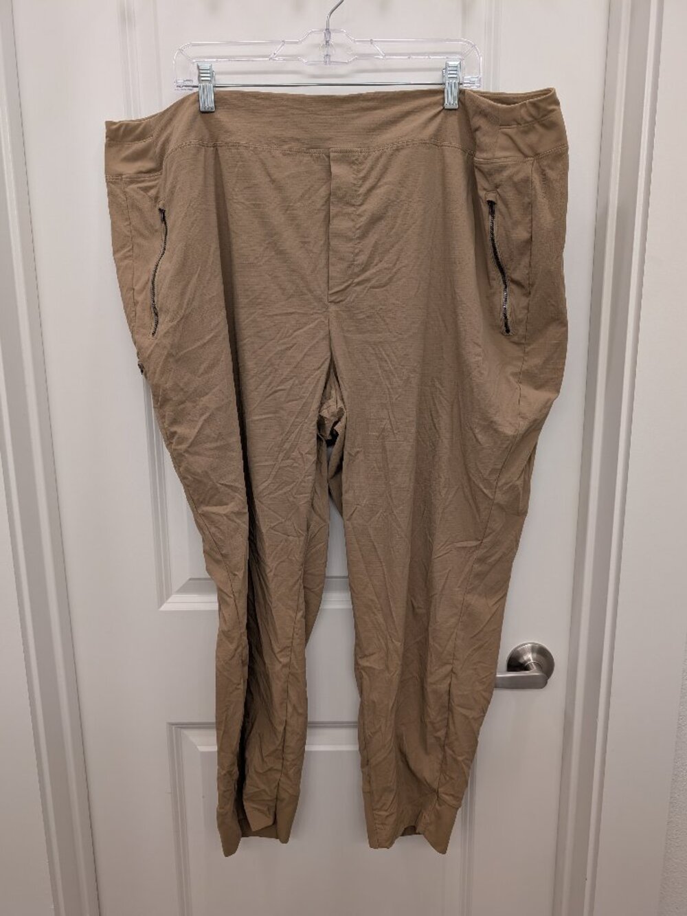 Athleta Women's Size 24 Trekkie North Joggers Tan Khaki Zipper Pockets Stretch